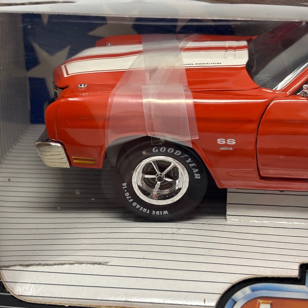 1970 Chevrolet Chevelle SS454 LS6 Orange Exclusive Color 1:18 ERTL Diecast - Picture 3 of 14